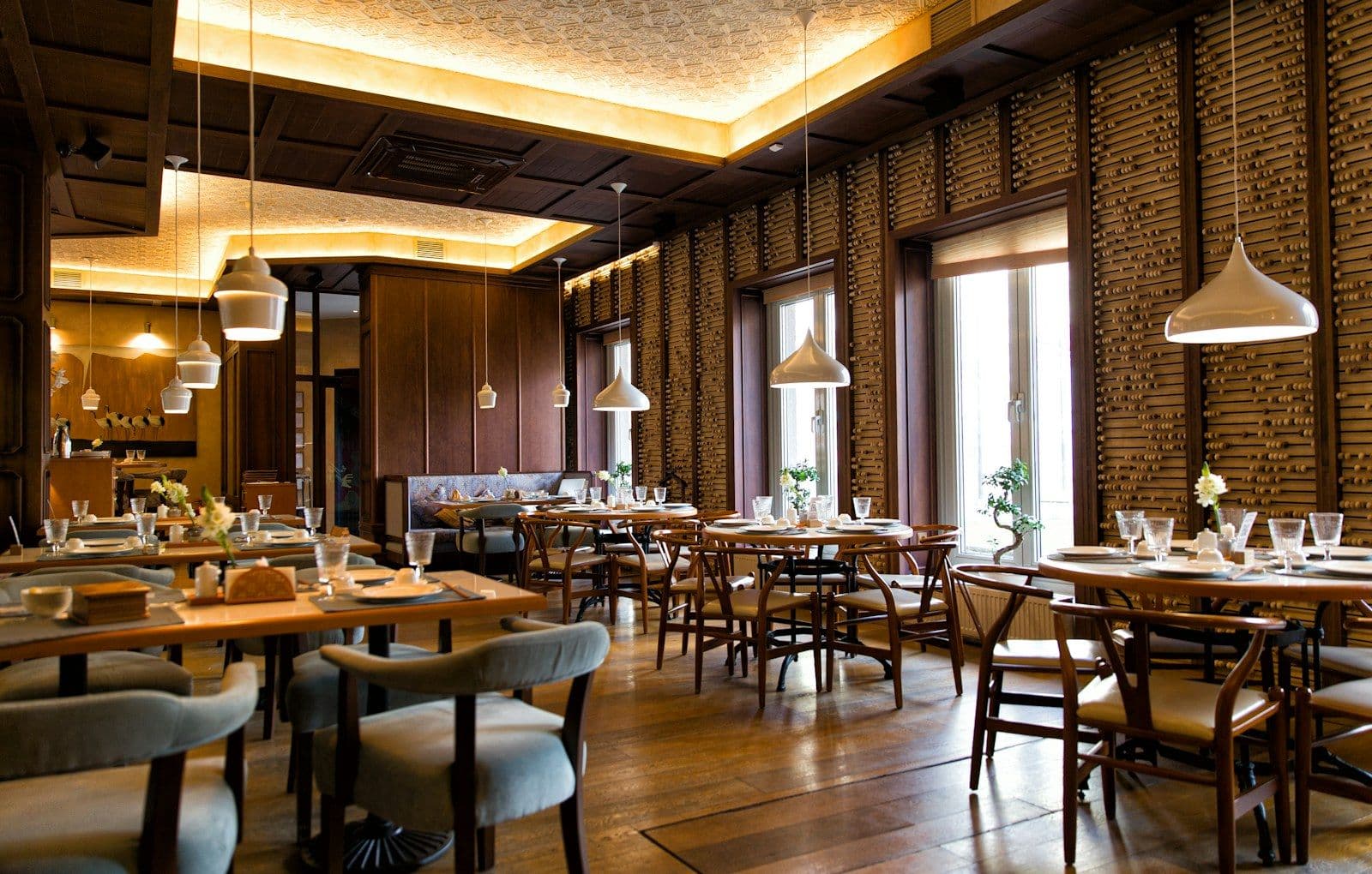 Vue d’ensemble de la salle du restaurant